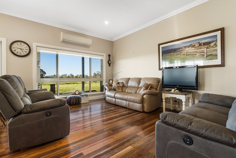 Photo - 105 Reyfield Drive, Orange NSW 2800 - Image 5