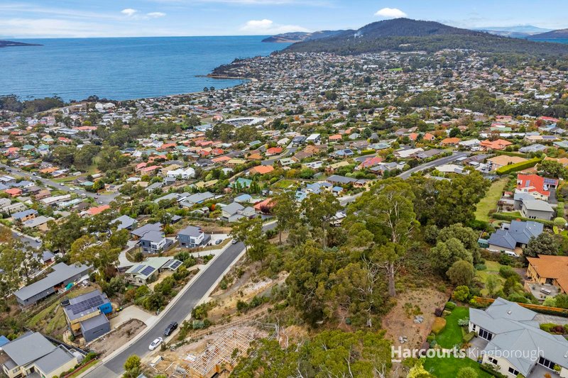 Photo - 105 Tingira Road, Blackmans Bay TAS 7052 - Image 9