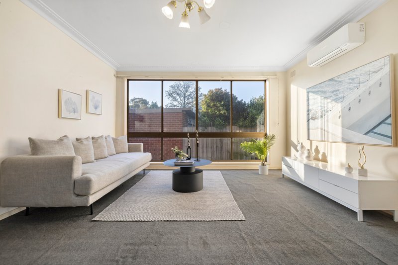 Photo - 105 Windella Crescent, Glen Waverley VIC 3150 - Image 3