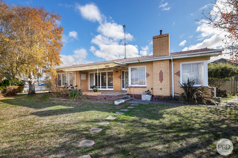 Photo - 1050 Norman Street, Wendouree VIC 3355 - Image 1