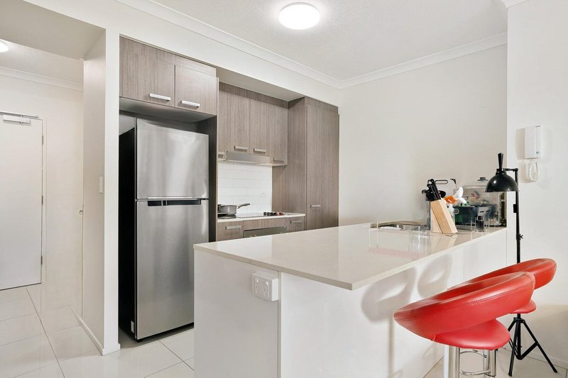 Photo - 105/11 Norman Street, Southport QLD 4215 - Image 5