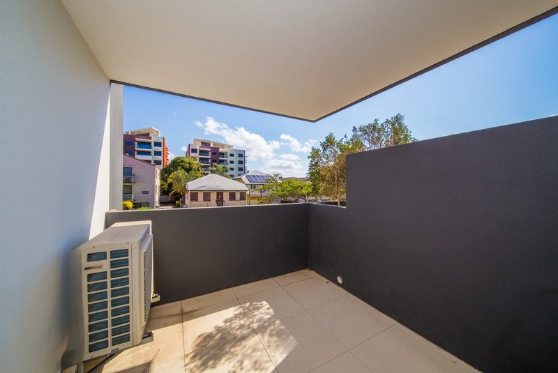 Photo - 105/11 Norman Street, Southport QLD 4215 - Image 11