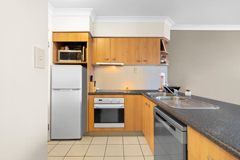 Photo - 1053/2633 Gold Coast Highway, Broadbeach QLD 4218 - Image 7