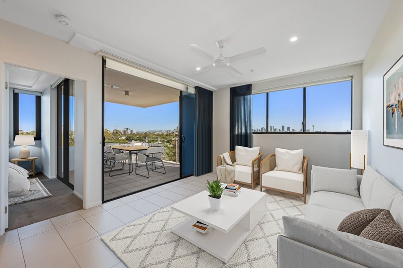 Photo - 1054/123 Cavendish Road, Coorparoo QLD 4151 - Image 1