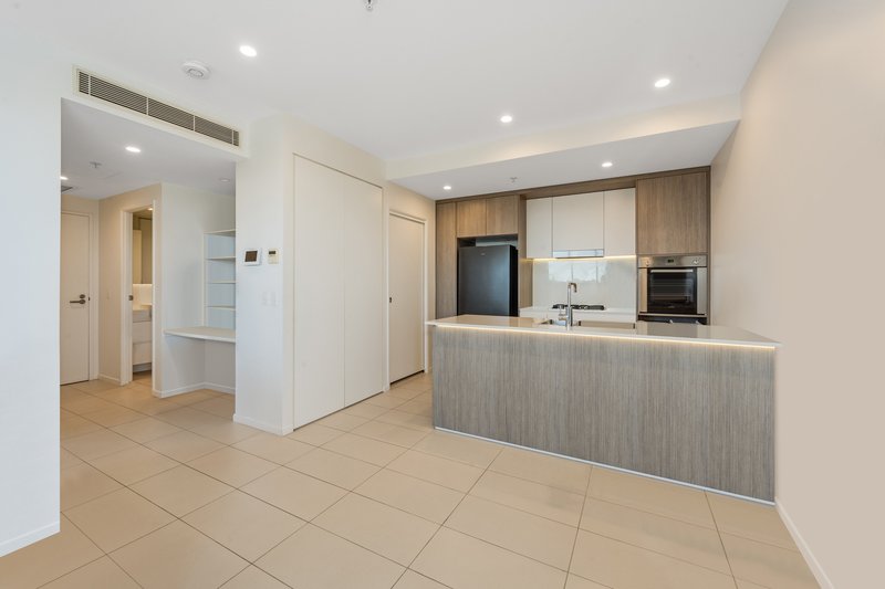 Photo - 1054/123 Cavendish Road, Coorparoo QLD 4151 - Image 4