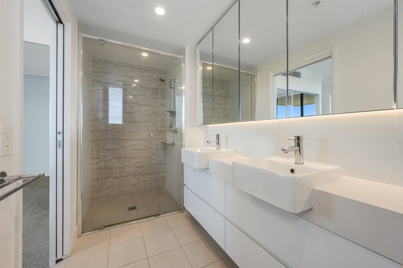 Photo - 1054/123 Cavendish Road, Coorparoo QLD 4151 - Image 6