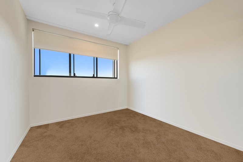Photo - 1054/123 Cavendish Road, Coorparoo QLD 4151 - Image 7