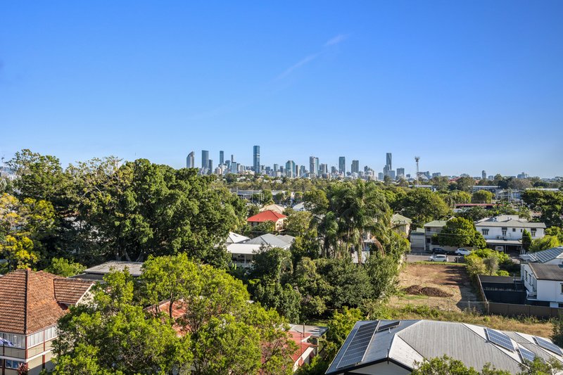 Photo - 1054/123 Cavendish Road, Coorparoo QLD 4151 - Image 9
