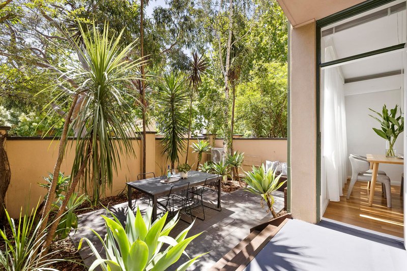 Photo - 10/574 Glenferrie Road, Hawthorn VIC 3122 - Image 2