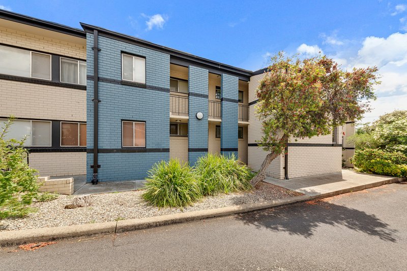 Photo - 10/58 Bennelong Crescent, Macquarie ACT 2614 - Image 1