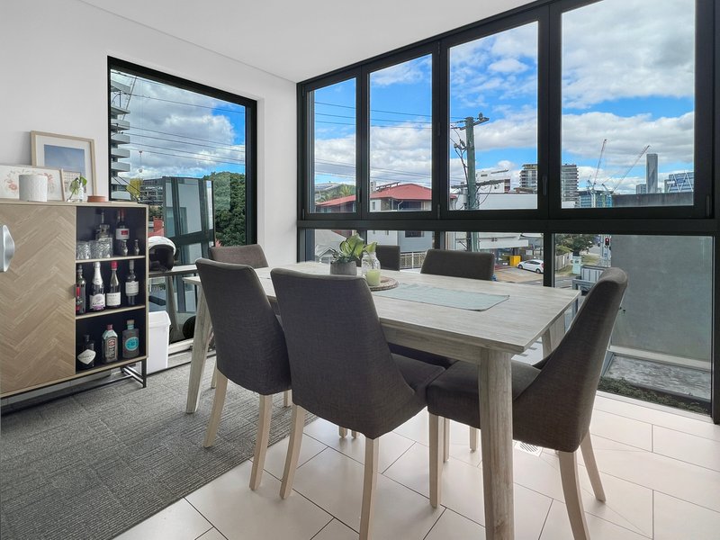 Photo - 1058/16 Hamilton Place, Bowen Hills QLD 4006 - Image 4