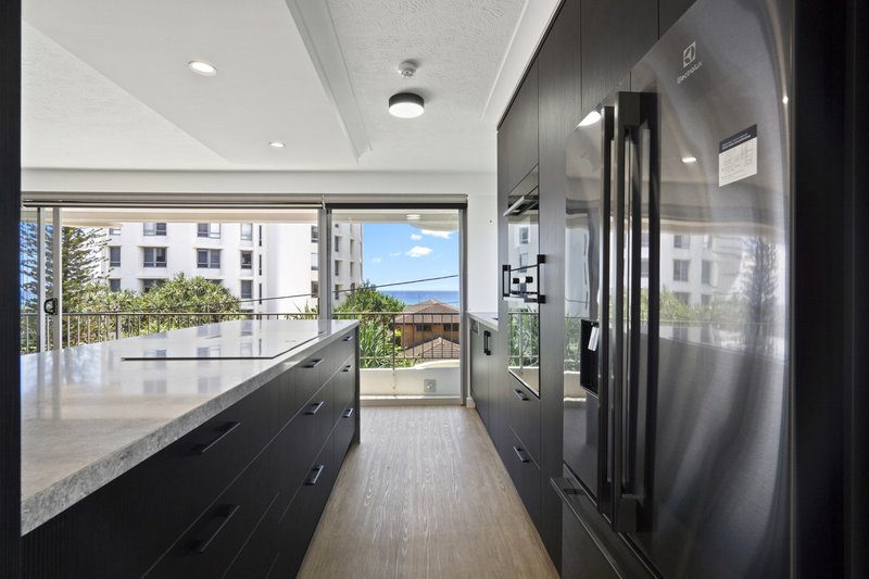 Photo - 10/6-8 Aubrey Street, Surfers Paradise QLD 4217 - Image 3