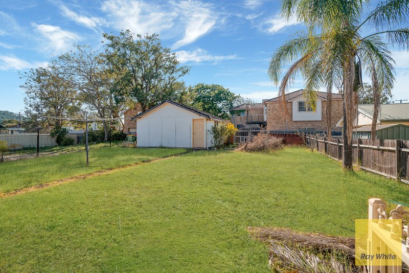 Photo - 106 Barrenjoey Road, Ettalong Beach NSW 2257 - Image 4