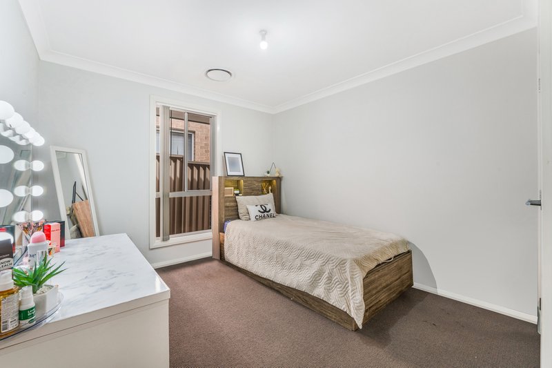 Photo - 106 Bird Walton Avenue, Middleton Grange NSW 2171 - Image 13