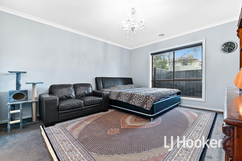 Photo - 106 Elmslie Drive, Cranbourne East VIC 3977 - Image 10