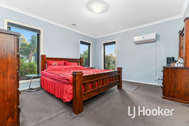 Photo - 106 Elmslie Drive, Cranbourne East VIC 3977 - Image 11