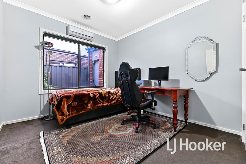 Photo - 106 Elmslie Drive, Cranbourne East VIC 3977 - Image 13