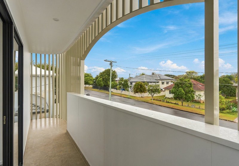 Photo - 106 Emsworth Street, Wynnum QLD 4178 - Image 3