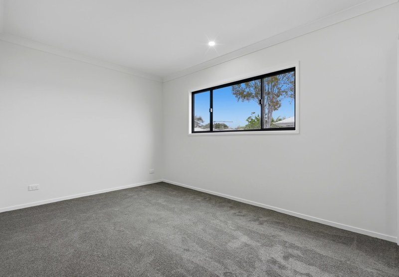 Photo - 106 Emsworth Street, Wynnum QLD 4178 - Image 10