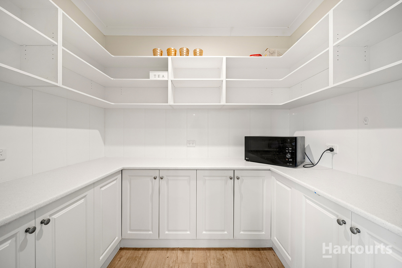 4-bedroom house at 106 Jackson Drive, Drouin, VIC 3818, Baw Baw, Victoria