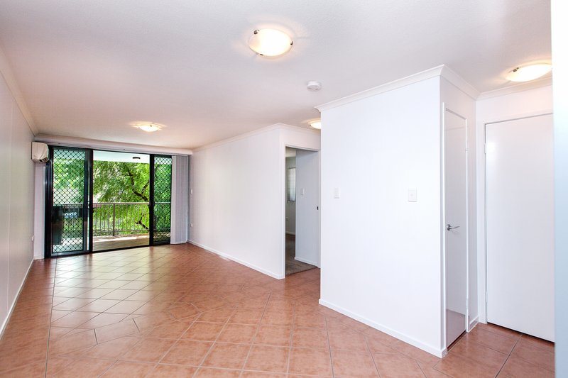 Photo - 106 Linton Street, Kangaroo Point QLD 4169 - Image 3