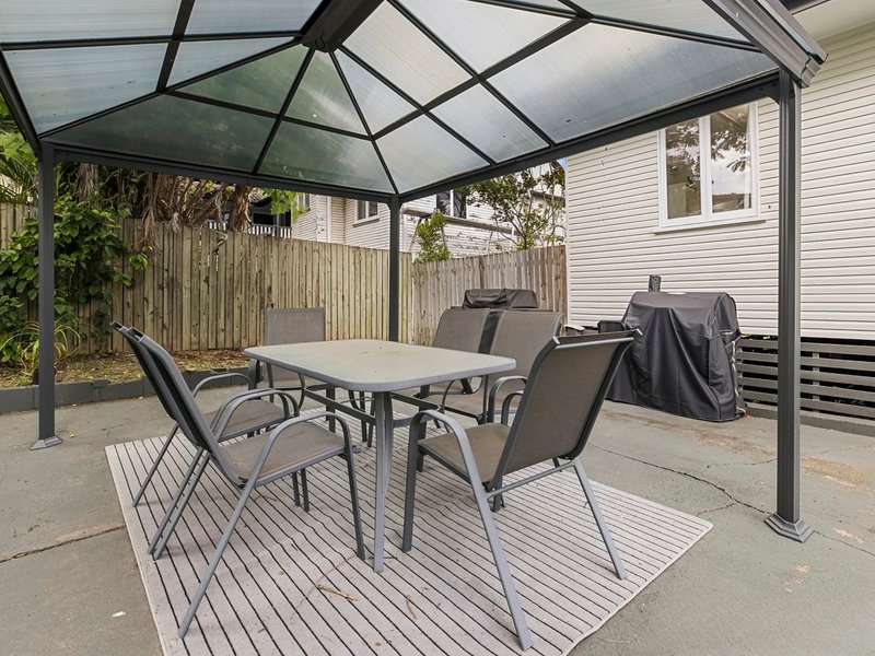 Photo - 106 Marshall Road, Holland Park West QLD 4121 - Image 3