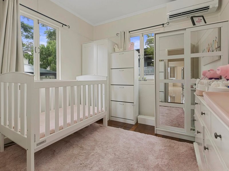 Photo - 106 Marshall Road, Holland Park West QLD 4121 - Image 5