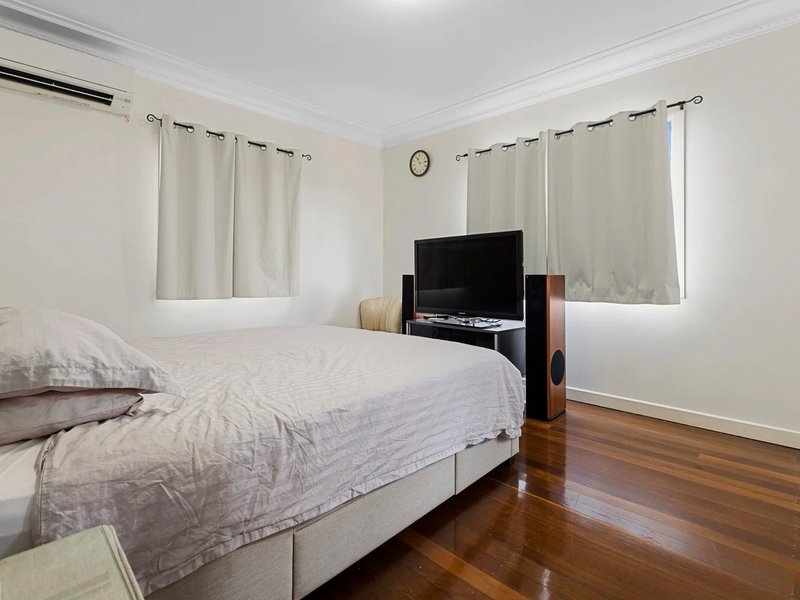 Photo - 106 Marshall Road, Holland Park West QLD 4121 - Image 6
