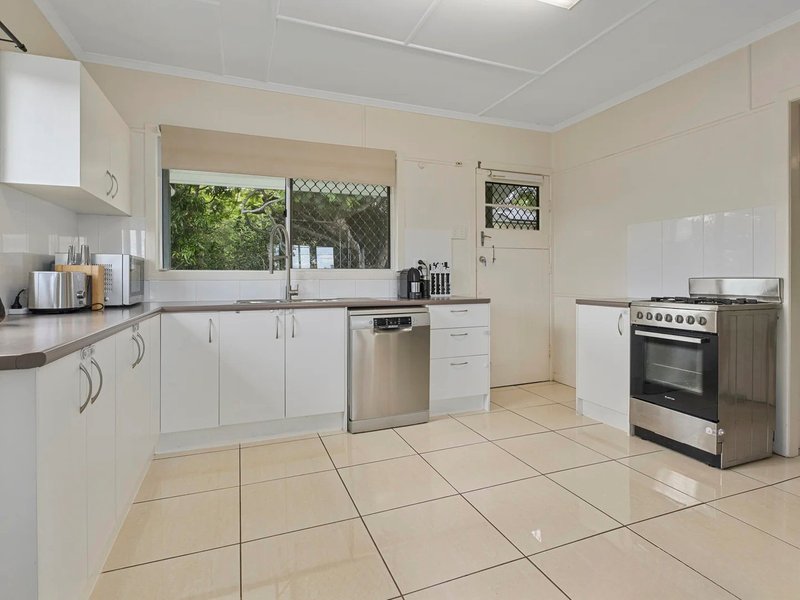 Photo - 106 Marshall Road, Holland Park West QLD 4121 - Image 8