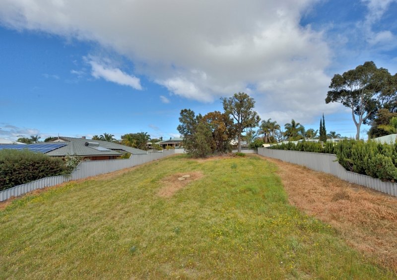 Photo - 106 Mclarty Road, Halls Head WA 6210 - Image 6