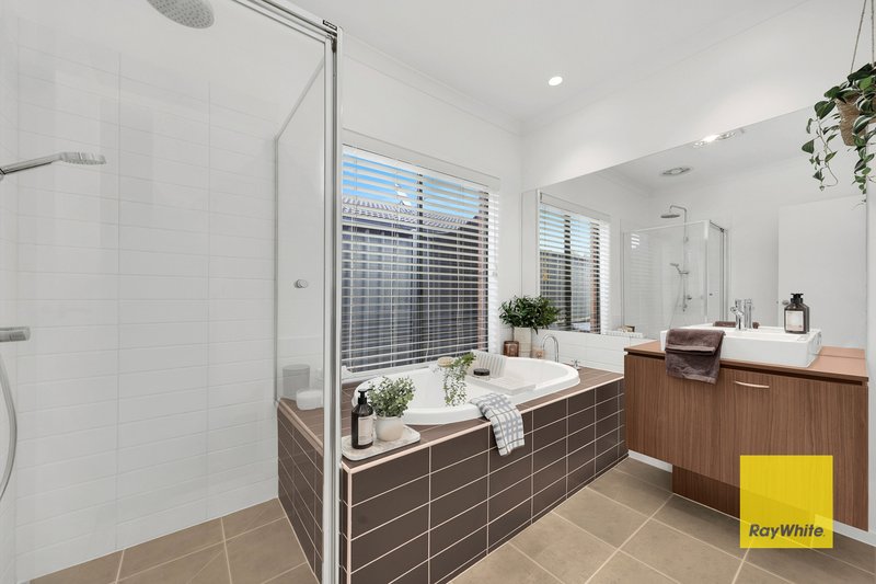 Photo - 106 Mernda Village Drive, Mernda VIC 3754 - Image 15