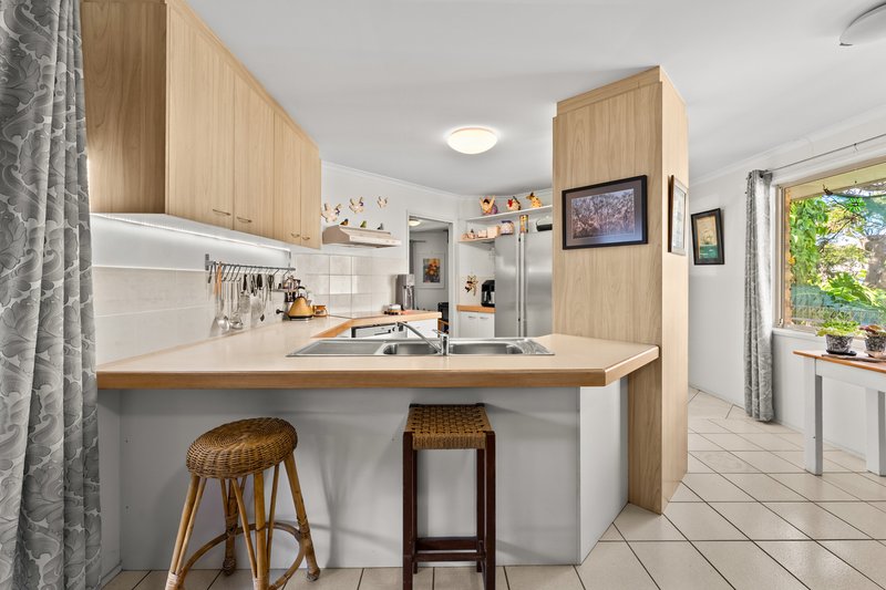 Photo - 106 O'Quinn Street, Nudgee Beach QLD 4014 - Image 3