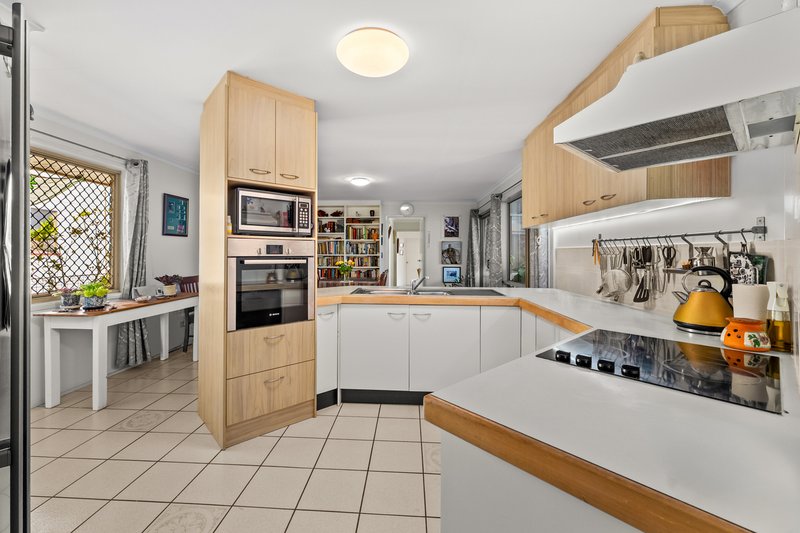 Photo - 106 O'Quinn Street, Nudgee Beach QLD 4014 - Image 4