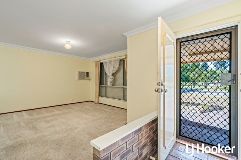 Photo - 106 Partridge Way, Thornlie WA 6108 - Image 3