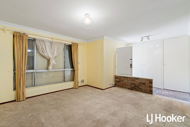 Photo - 106 Partridge Way, Thornlie WA 6108 - Image 4