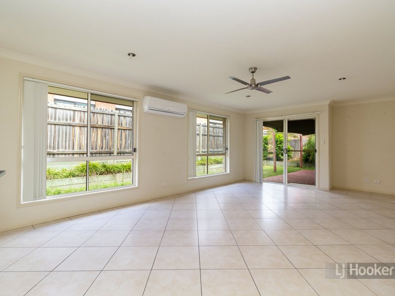 Photo - 106 Sanctuary Drive, Forest Lake QLD 4078 - Image 6