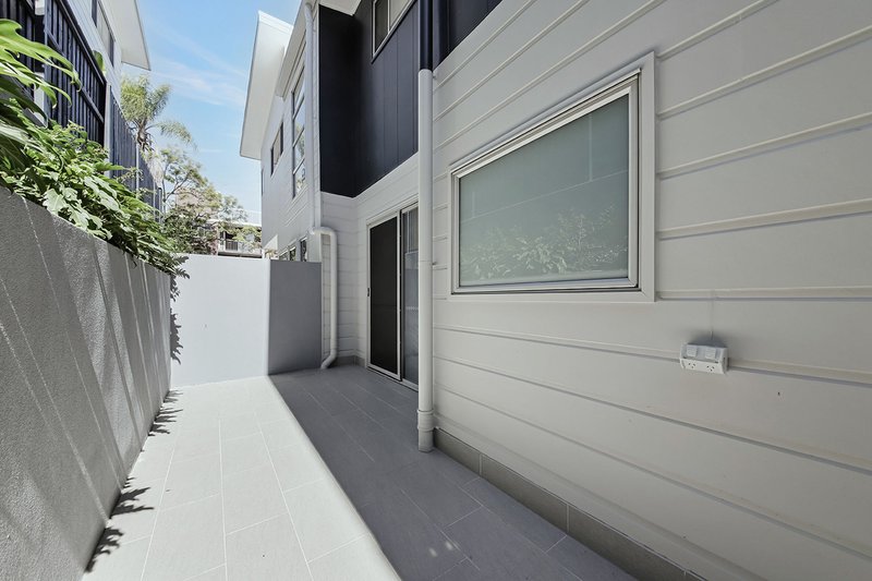 Photo - 10/6 Stirrat Street, Coorparoo QLD 4151 - Image 9