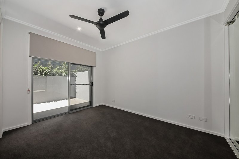 Photo - 10/6 Stirrat Street, Coorparoo QLD 4151 - Image 9