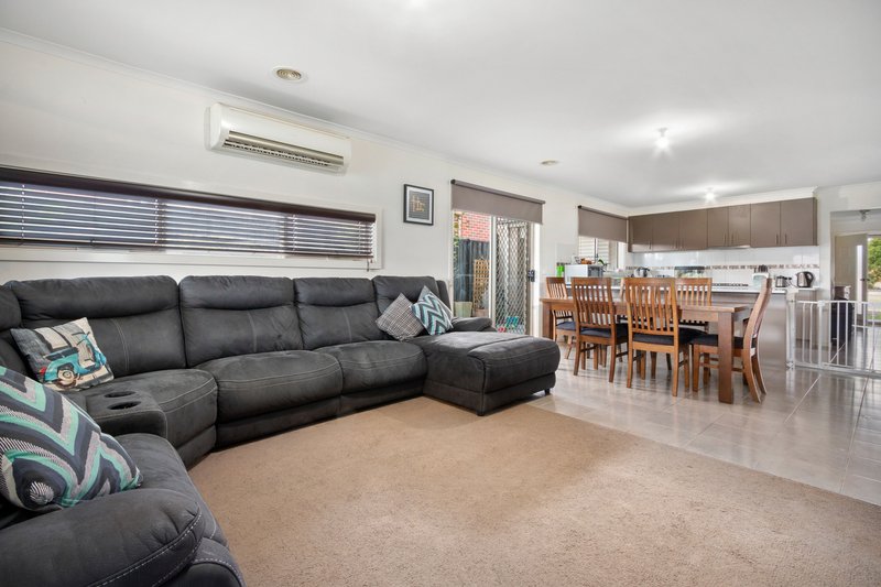 Photo - 106 Windermere Boulevard, Pakenham VIC 3810 - Image 6