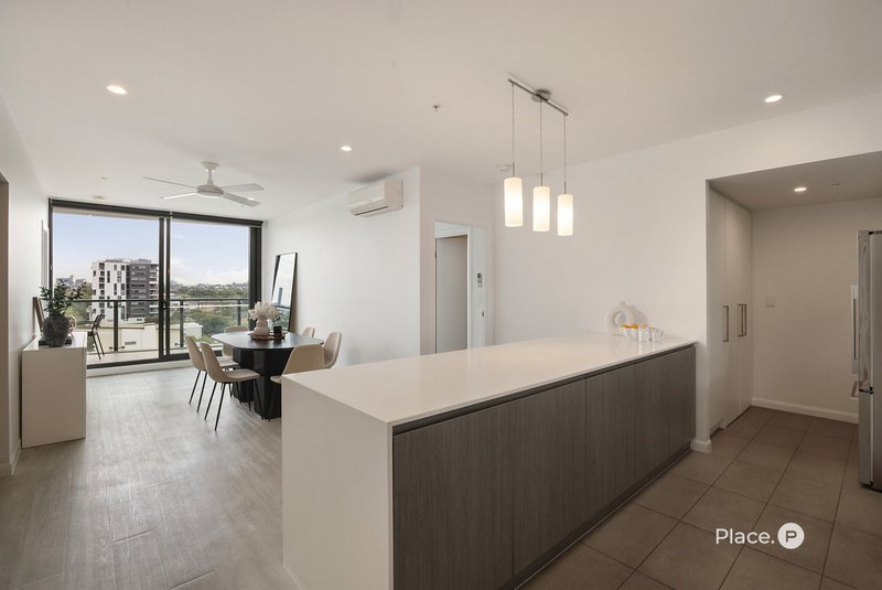 Photo - 10602/300 Old Cleveland Road, Coorparoo QLD 4151 - Image 2