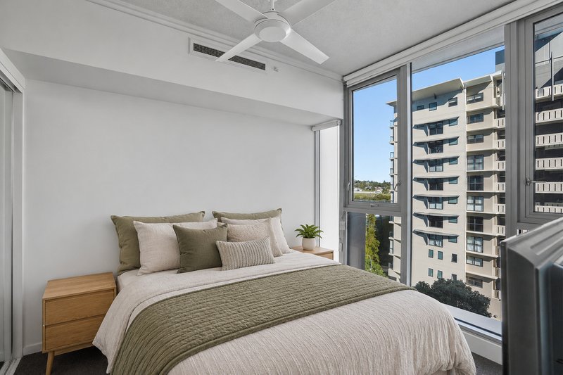 Photo - 10612/8 Harbour Road, Hamilton QLD 4007 - Image 6
