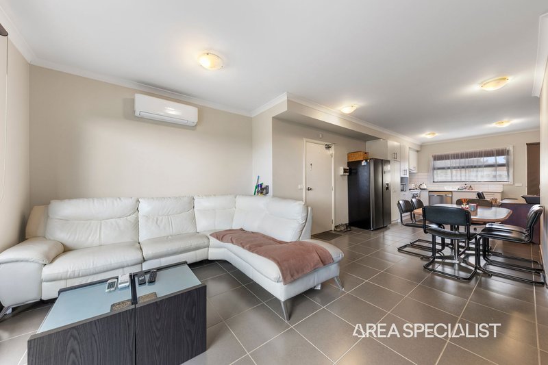 Photo - 106/141 Windermere Boulevard, Pakenham VIC 3810 - Image 4