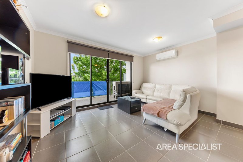 Photo - 106/141 Windermere Boulevard, Pakenham VIC 3810 - Image 5