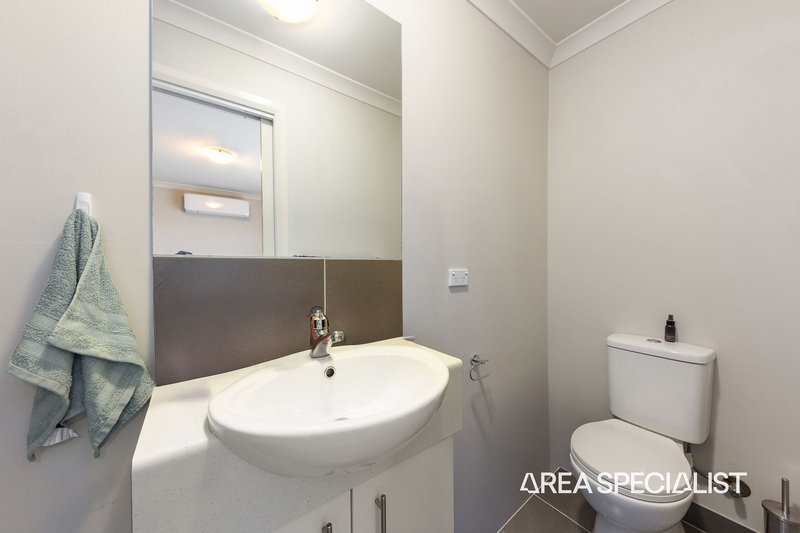 Photo - 106/141 Windermere Boulevard, Pakenham VIC 3810 - Image 11