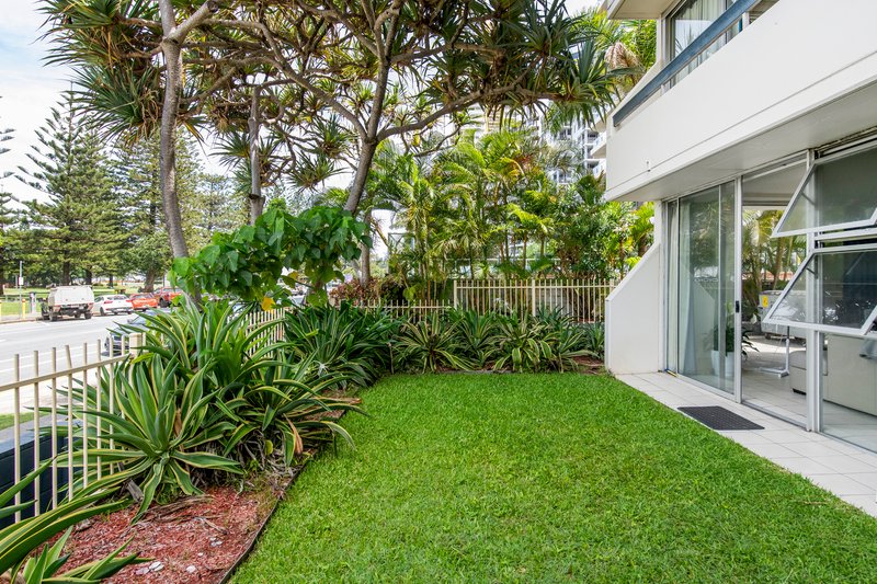 Photo - 106/2 Queensland Avenue, Broadbeach QLD 4218 - Image 5