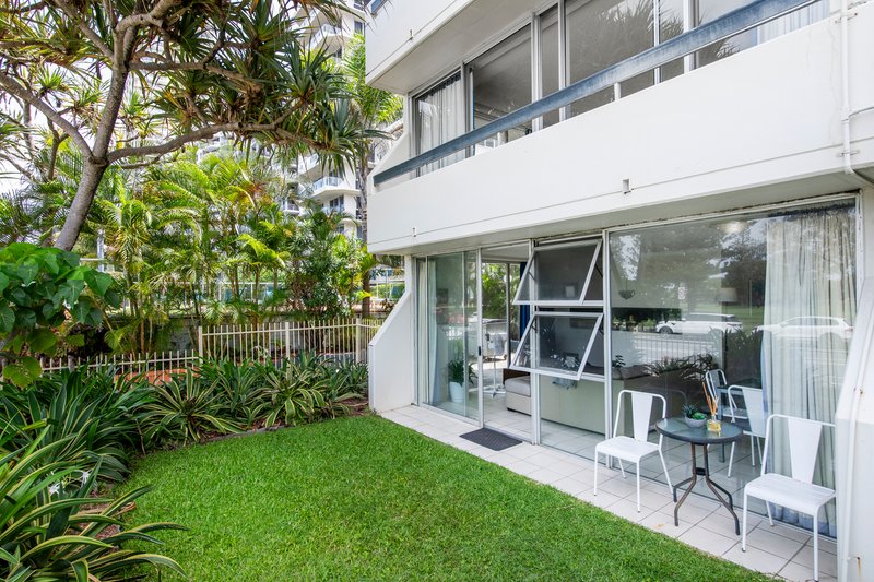 Photo - 106/2 Queensland Avenue, Broadbeach QLD 4218 - Image 12