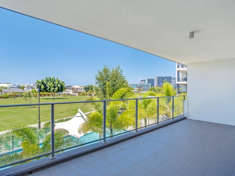 106/3 Compass Drive, Biggera Waters QLD 4216