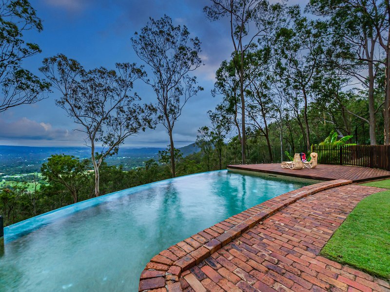 1068 Mount Nebo Road, Jollys Lookout QLD 4520