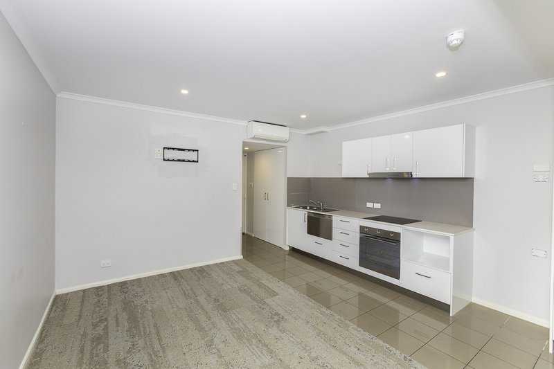 Photo - 106/85 Deakin Street, Kangaroo Point QLD 4169 - Image 2
