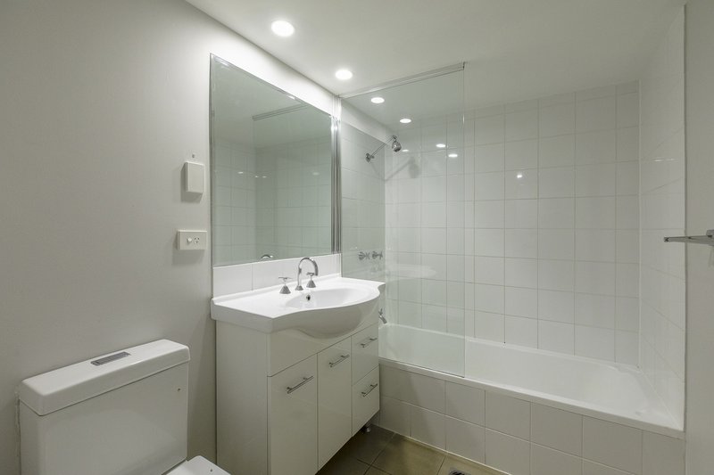 Photo - 106/85 Deakin Street, Kangaroo Point QLD 4169 - Image 5
